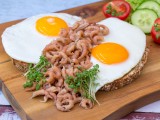 Krabbenbrot mit Spiegelei